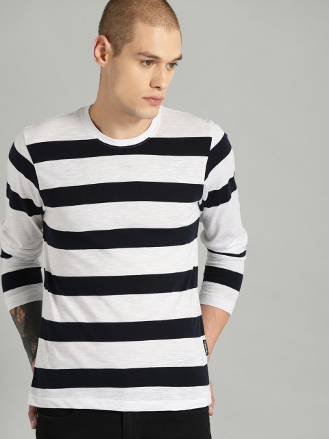 

Roadster Men White & Navy Blue Striped Round Neck T-shirt