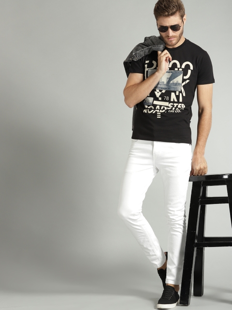 

Roadster Men Black Printed Round Neck T-shirt