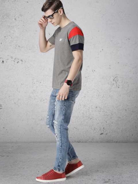 

Ecko Unltd Men Grey Melange Slim Fit Solid Round Neck T-shirt