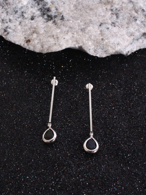 

Ayesha Silver-Toned & Black Teardrop Shaped Drop Earrings
