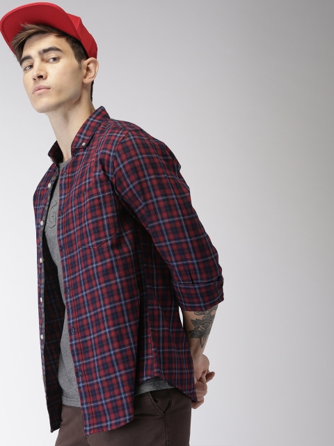 

Harvard Men Navy Blue & Magenta Regular Fit Checked Casual Shirt