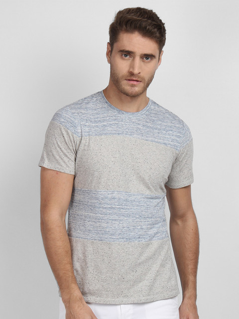 

LA LOFT Men Grey Self Design Round Neck T-shirt