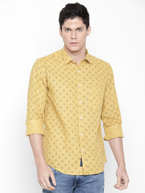 

CAVALLO by Linen Club Men Cotton Linen Yellow Regular Fit Printed Casual Shirt