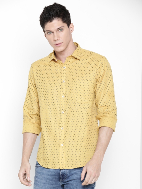 

CAVALLO by Linen Club Men Cotton Linen Yellow Regular Fit Printed Casual Shirt