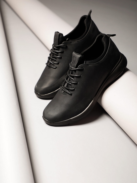 

LOCOMOTIVE Men Black Sneakers