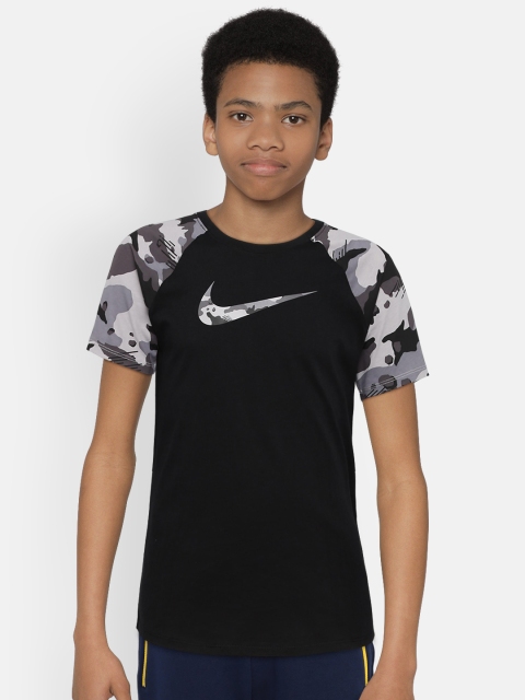 

Nike Boys Black Solid Round Neck NSW TEE T-shirt