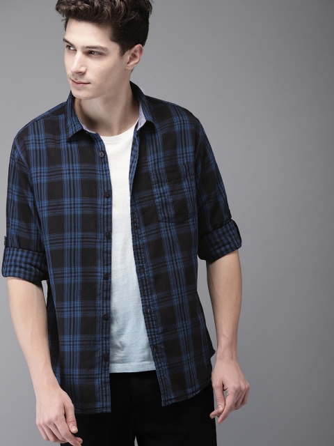 

HERE&NOW Men Blue & Black Regular Fit Checked Casual Shirt