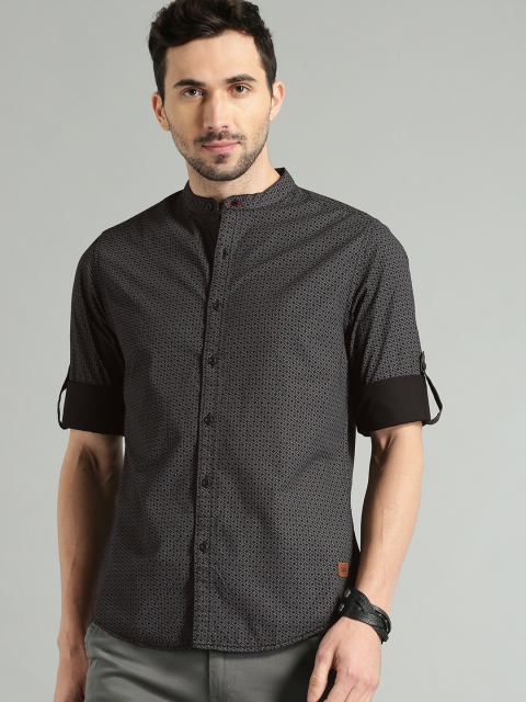 

Roadster Men Grey & Black Regular Fit Printed Casual Shirt