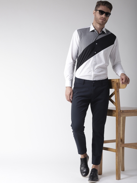 

Richlook Men White & Black Regular Fit Colourblocked Smart Casual Shirt