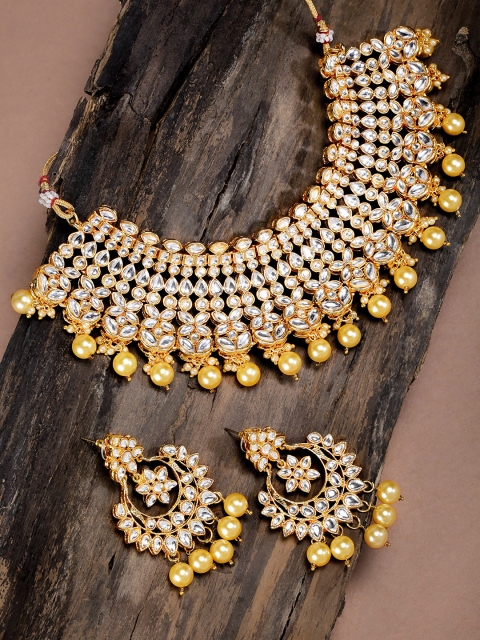 

Zaveri Pearls Gold-Toned Kundan & Pearls Jewellery Set