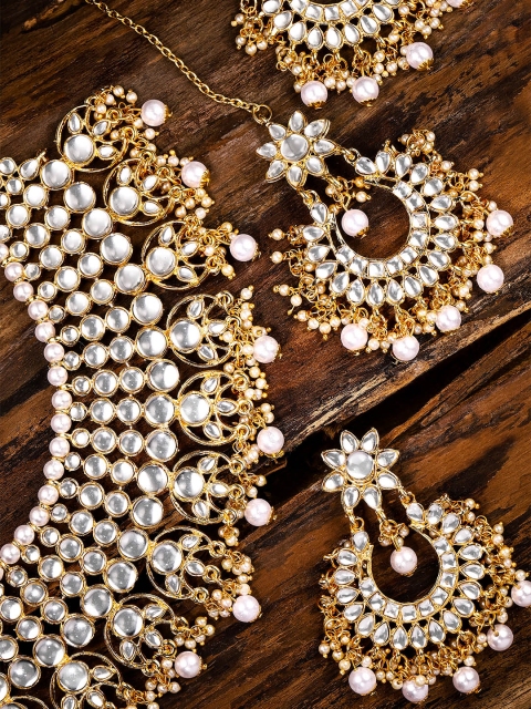 

Zaveri Pearls Gold Toned Kundan & Pearls Jewellery Set