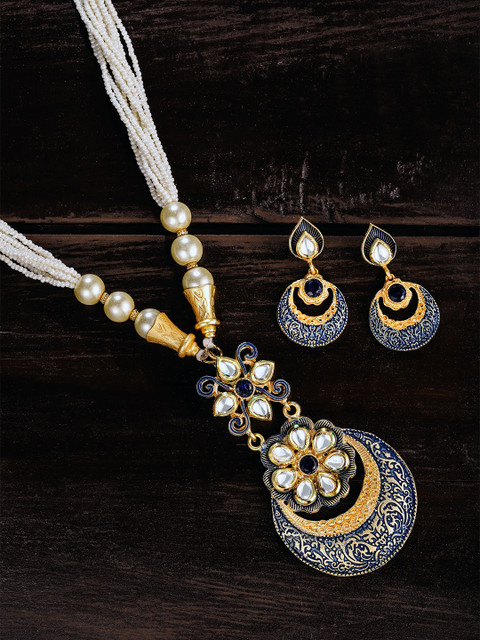 

Zaveri Pearls Gold-Toned & Green Kundan & Pearl Jewellery Set