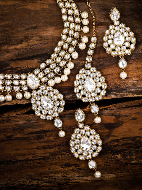 

Zaveri Pearls Gold Toned & White Kundan & Pearls Traditional Jewellery Set