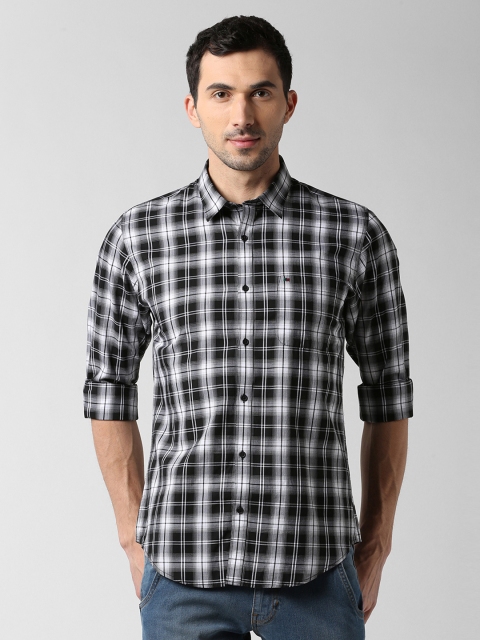 

Peter England Casuals Men Black & Off-White Slim Fit Checked Casual Shirt