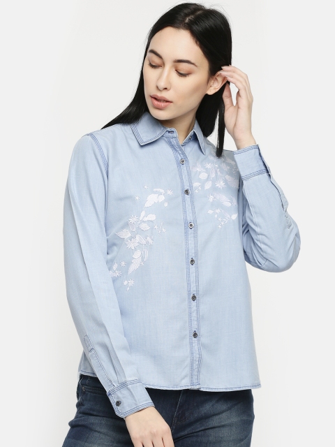 

Pepe Jeans Women Blue Regular Fit Self Design Chambray Casual Shirt