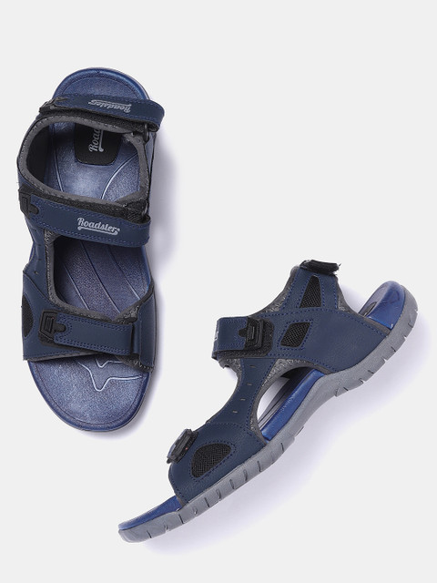 

Roadster Men Navy Solid Sports Sandals, Navy blue
