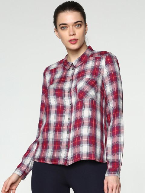 

ONLY Women Off-White & Red Regular Fit Checked Casual Shirt