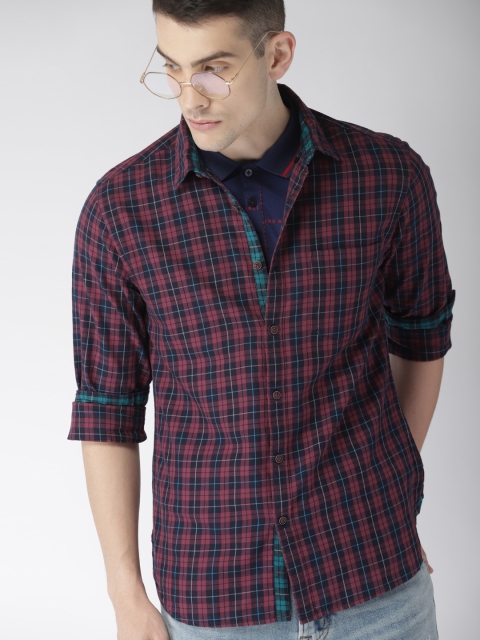 

Harvard Men Navy Blue & Maroon Regular Fit Checked Casual Shirt