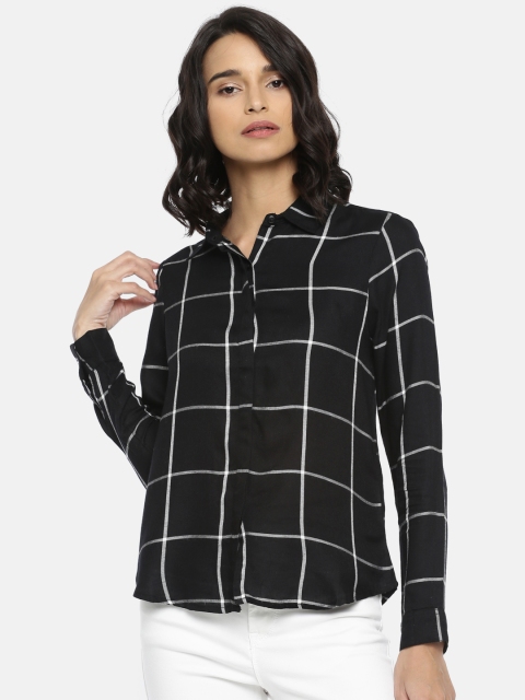 

People Women Black & White Regular Fit Checked Casual Shirt