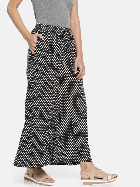 

People Women Black & White Printed Flared Palazzos