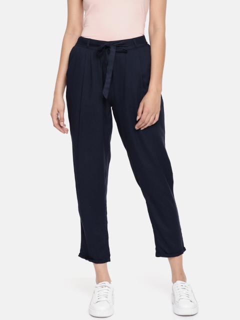 

People Women Navy Blue Straight Fit Solid Three-Fourth Peg Trousers