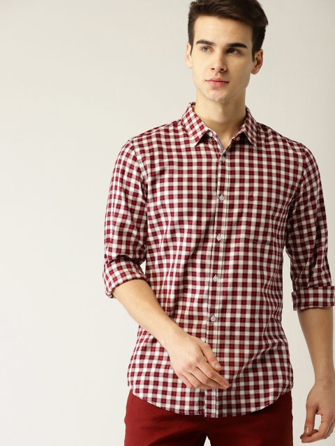 

United Colors of Benetton Men Maroon & Off-White Slim Fit Checked Casual Shirt