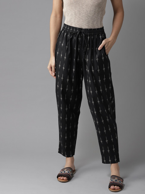 

HERE&NOW Women Black & Off-White Printed Cropped Trousers
