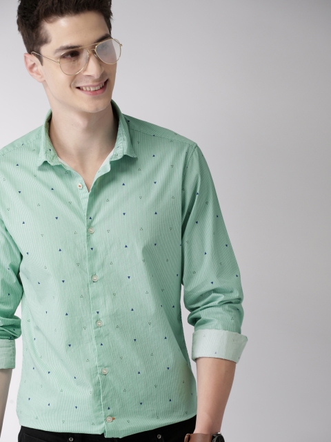 

Mast & Harbour Men Green & White Striped Casual Shirt