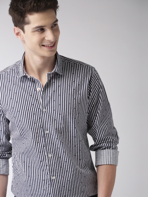 

Mast & Harbour Men Navy Blue & White Regular Fit Striped Casual Shirt