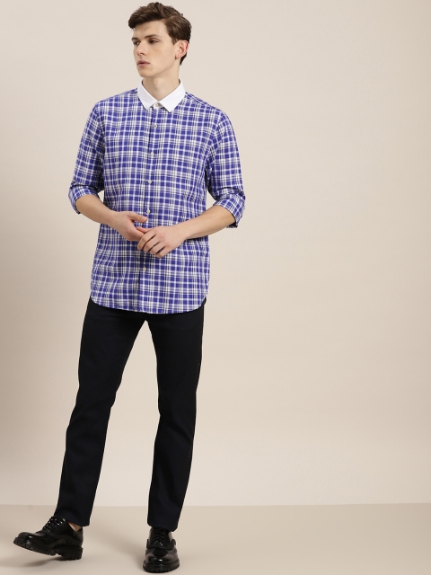 

INVICTUS Men White & Blue Regular Fit Cotton Linen Checked Casual Shirt