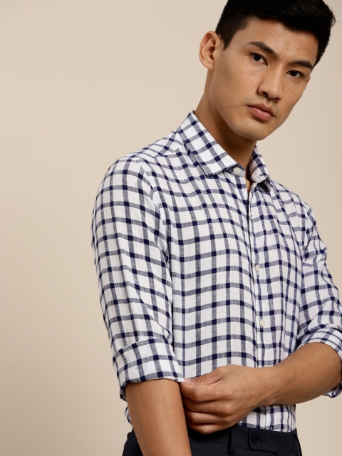 

INVICTUS Men White & Navy Blue Slim Fit Checked Pure Linen Formal Shirt