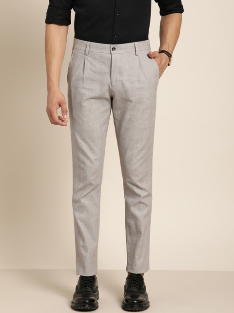 

INVICTUS Men Grey Slim Fit Checked Formal Trousers
