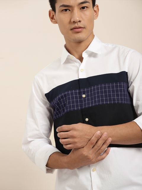 

INVICTUS Men White & Navy Blue Slim Fit Colourblocked Modern Classic Shirt