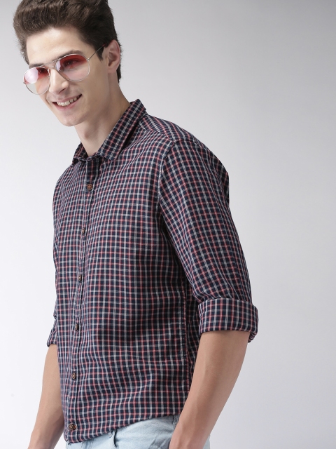 

Mast & Harbour Men Navy Blue & Red Regular Fit Checked Casual Shirt