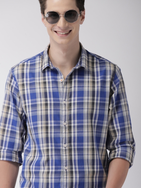 

Mast & Harbour Men Blue & White Regular Fit Checked Casual Shirt