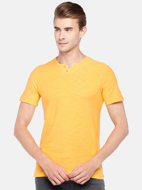 

Globus Men Yellow Solid Henley Neck T-shirt