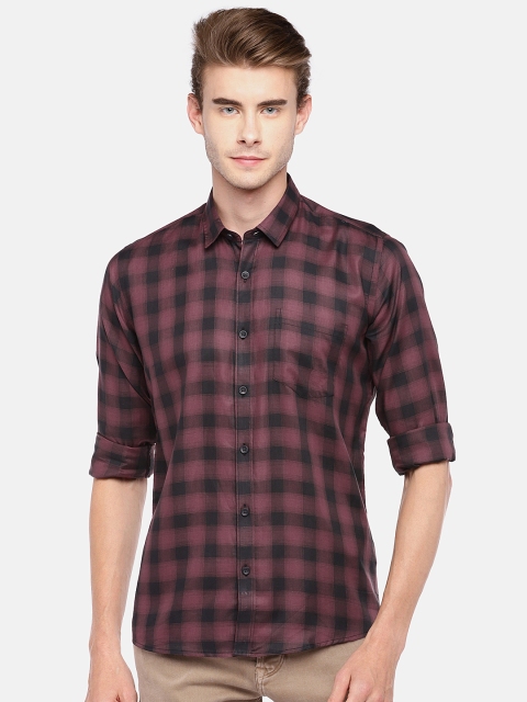 

Globus Men Purple & Black Regular Fit Checked Casual Shirt