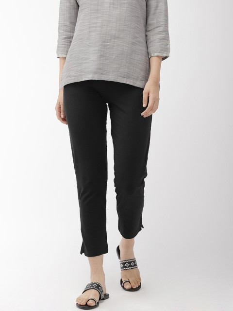 

Go Colors Women Black Solid Relaxed Fit Copped Knitted Trousers