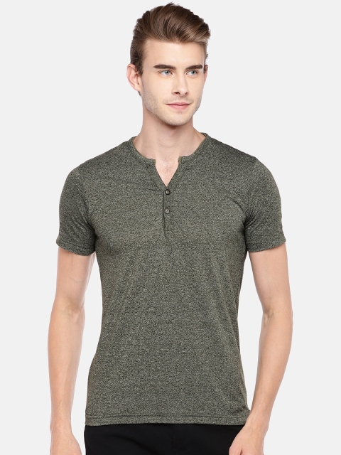 

Globus Men Olive Green Solid Round Neck T-shirt