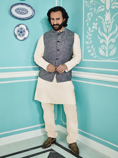 

House of Pataudi Men Off-White Regular Fit Solid Regular Trousers