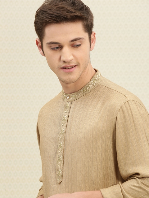 

House of Pataudi Men Beige & Off-White Embroidered Detail Kurta with Churidar