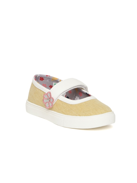 

United Colors of Benetton Girls Khaki Solid Ballerinas