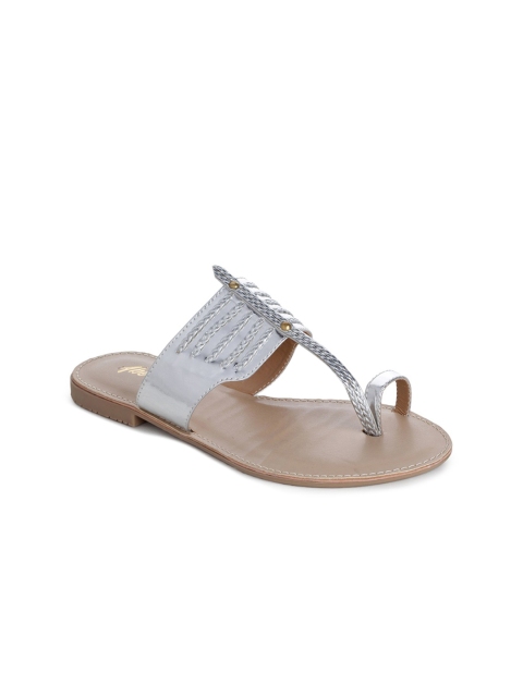 

Aber & Q Women Silver-Toned Solid One Toe Flats