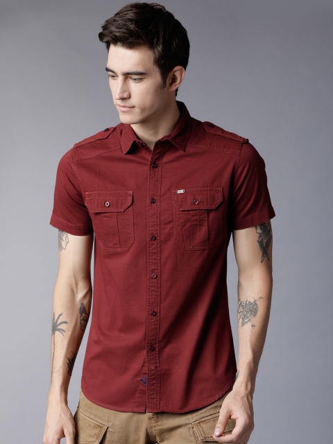 

LOCOMOTIVE Men Maroon Slim Fit Solid Casual Shirt