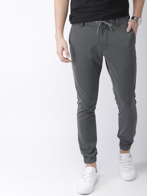

Mast & Harbour Men Grey & Black Knitted Regular Fit Joggers
