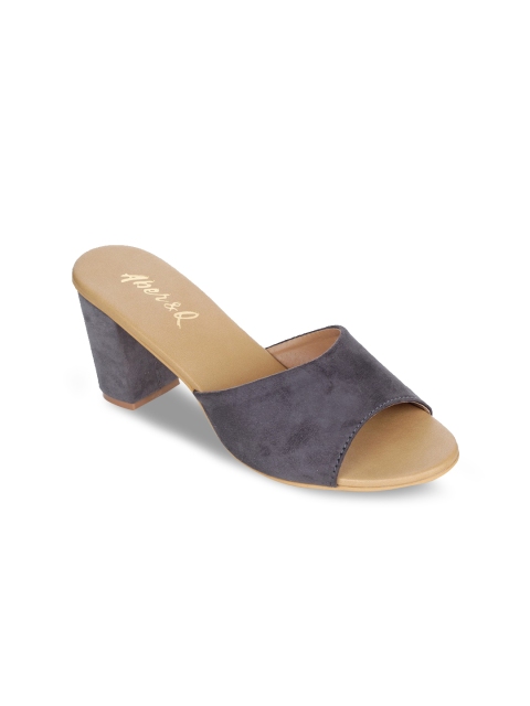 

Aber & Q Women Grey Solid Sandals