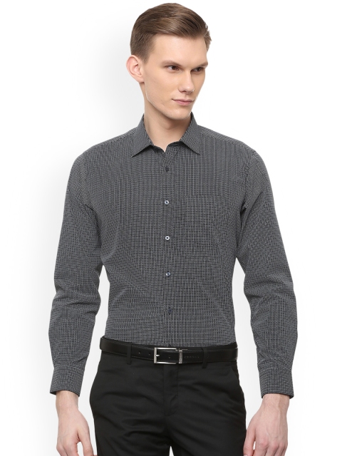 

Van Heusen Men Black Regular Fit Printed Formal Shirt