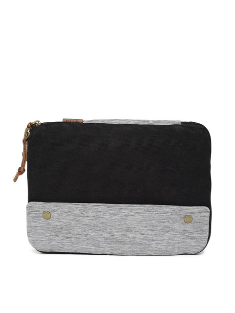 

Fossil Men Grey & Black Colourblocked Travel Pouch