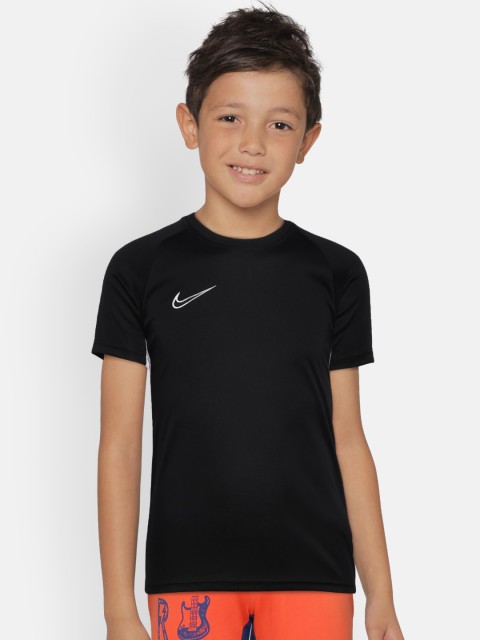 

Nike Boys Black Solid Round Neck T-shirt