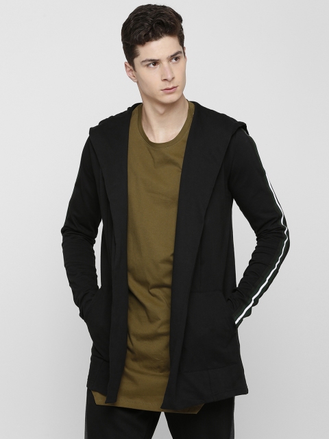

SKULT by Shahid Kapoor Men Black Solid Hooded Sweatshirt